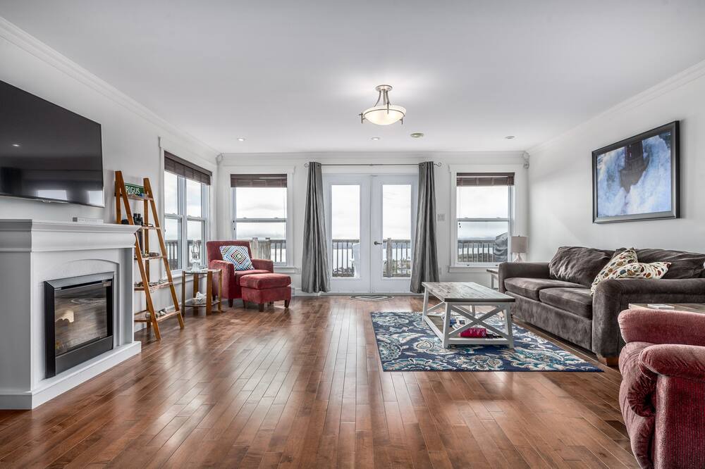 Photo of Livingroom in Terra Nova