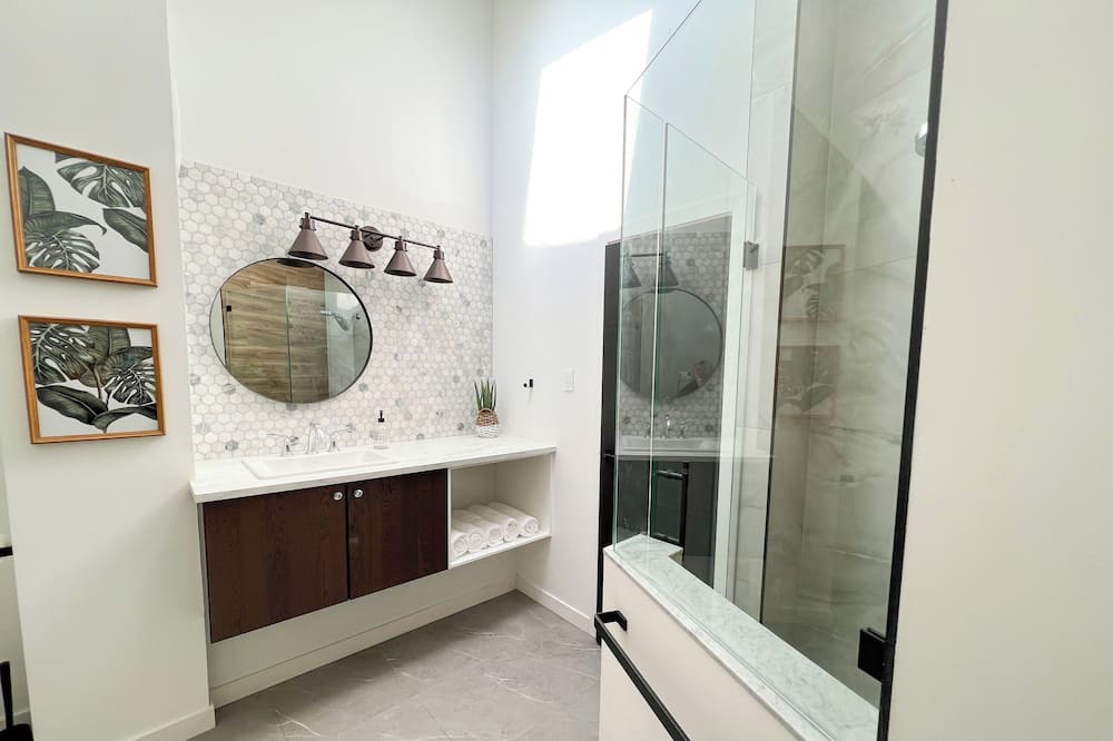 Photo of Bathroom in Parkdale