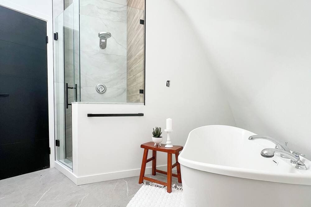 Photo of Bathroom in Parkdale