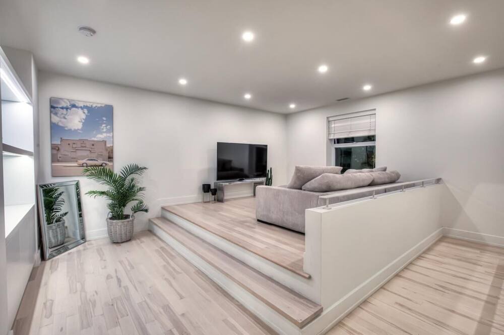 Photo of Livingroom in Mile End
