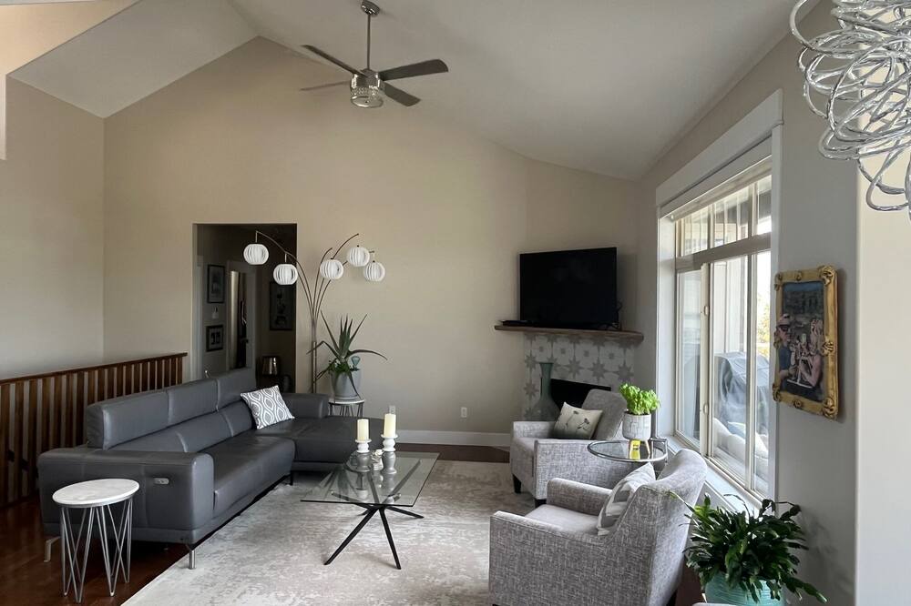 Photo of Livingroom in Kamloops
