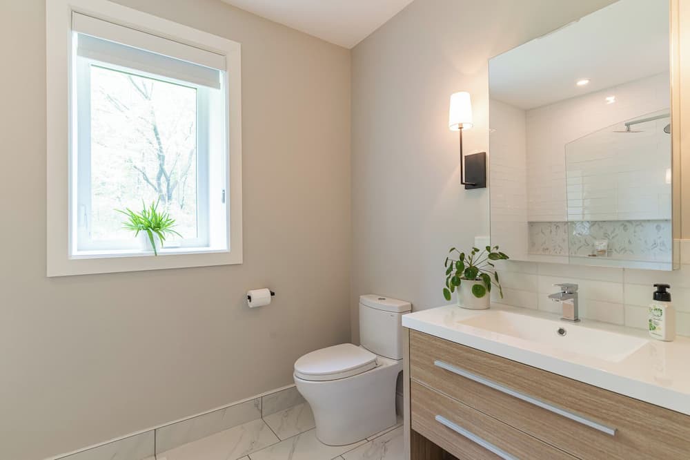 Photo of Bathroom in Georgian Bluffs