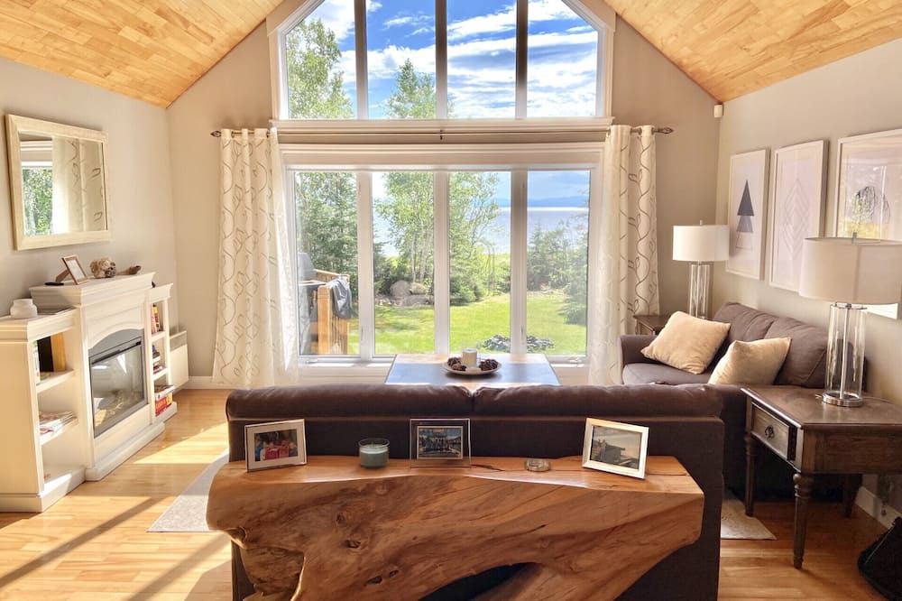 Photo of Livingroom in Deer Lake