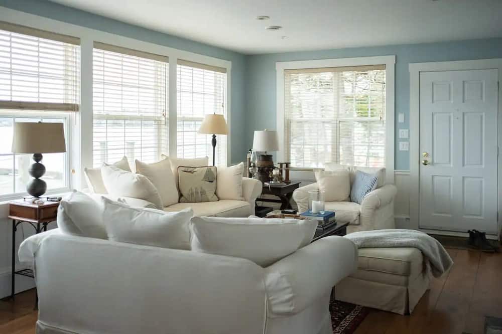 Photo of Livingroom in Chester