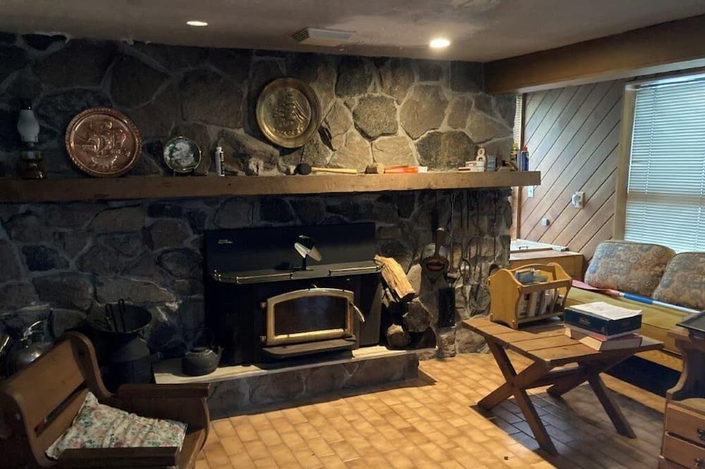 Photo of Livingroom in Utterson