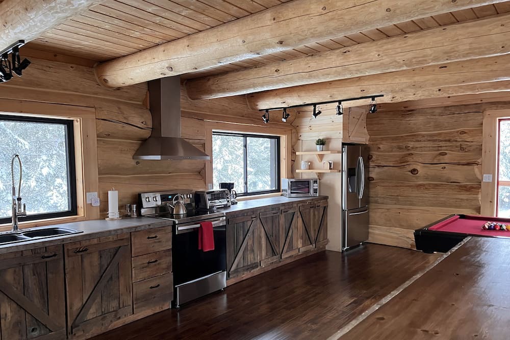 Photo of Kitchen in Sainte-Marguerite-du-Lac-Masson