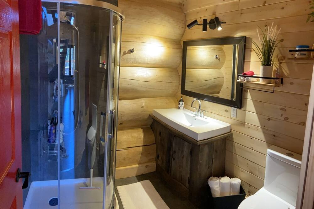 Photo of Bathroom in Sainte-Marguerite-du-Lac-Masson