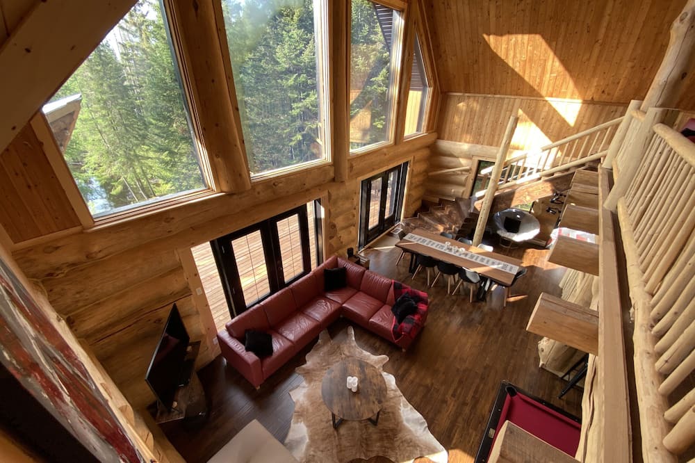Photo of Livingroom in Sainte-Marguerite-du-Lac-Masson