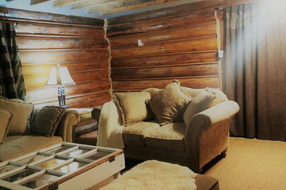 Photo of Livingroom in Regional District of Fraser-Fort George