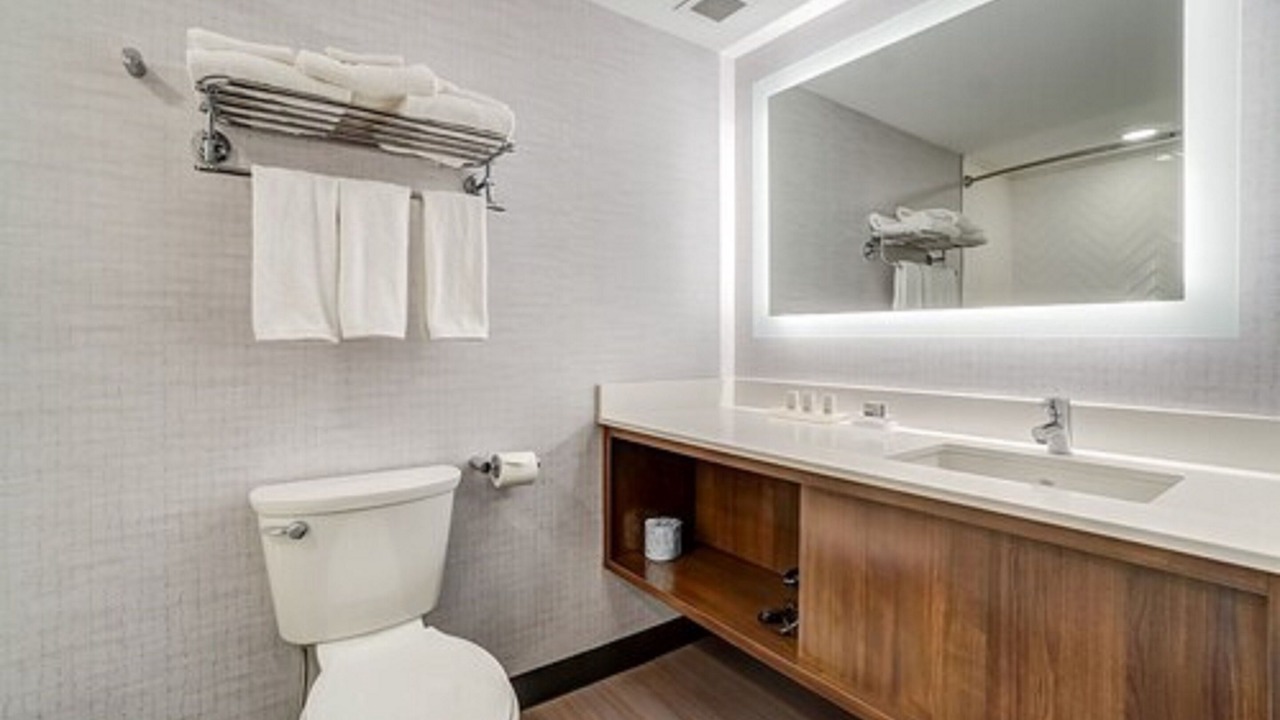 Photo of Bathroom in District Saint - Raymond - Vanier