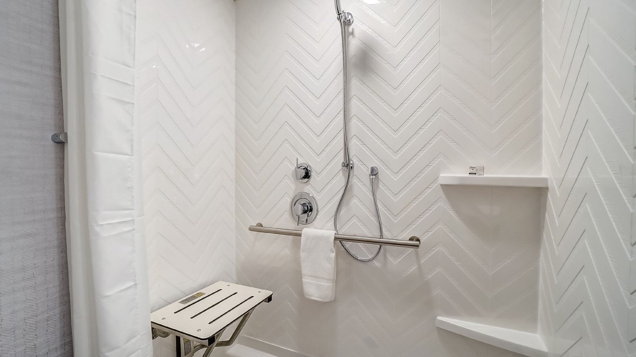 Photo of Bathroom in District Saint - Raymond - Vanier