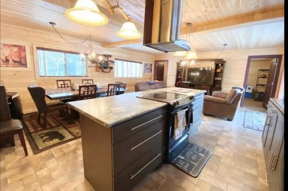 Photo of Kitchen in Wasagaming