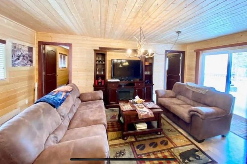Photo of Livingroom in Wasagaming