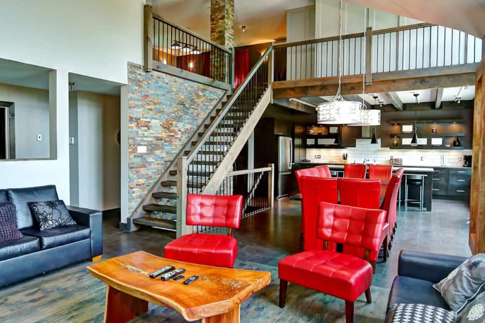 Photo of Livingroom in Stoneham