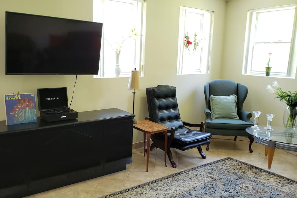 Photo of Livingroom in Hamilton