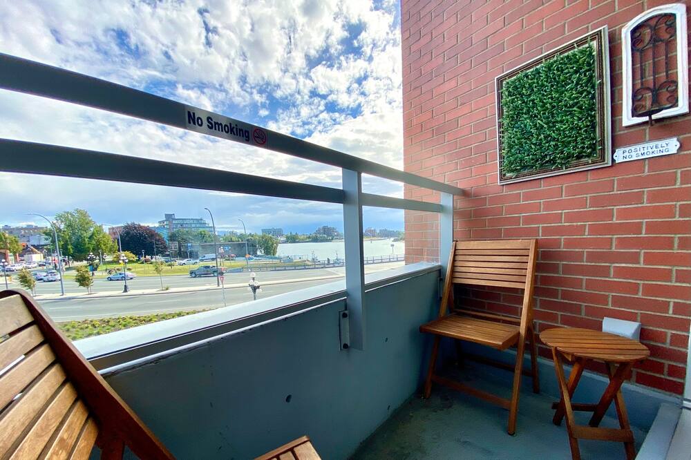 Photo of Patio Balcony in Inner Harbour