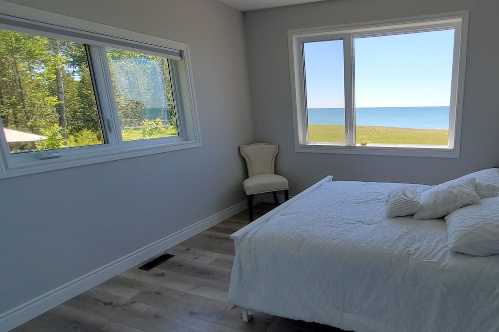 Photo of Bedroom in Colborne