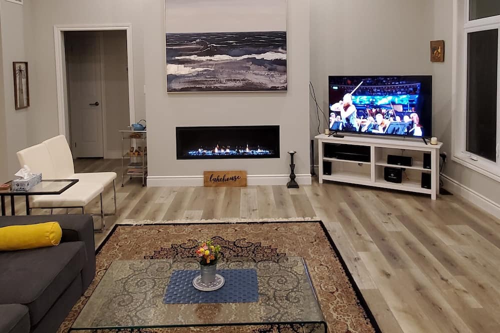 Photo of Livingroom in Colborne