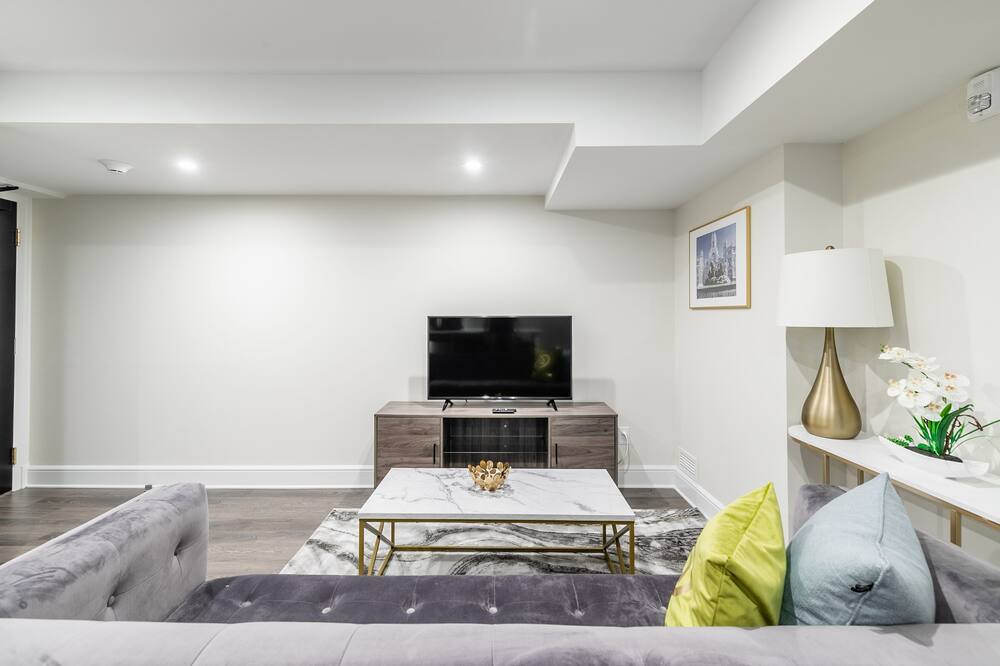 Photo of Livingroom in Smiths Falls