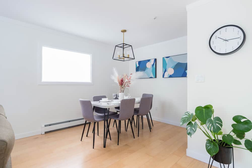 Photo of Livingroom in Marpole