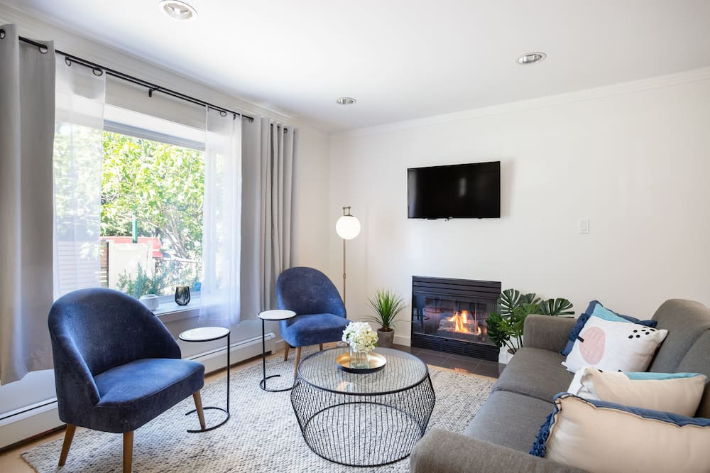 Photo of Livingroom in Marpole