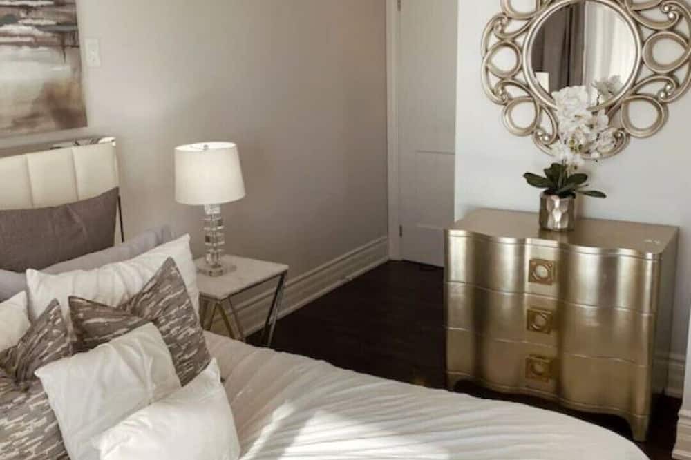 Photo of Bedroom in Crystal Beach