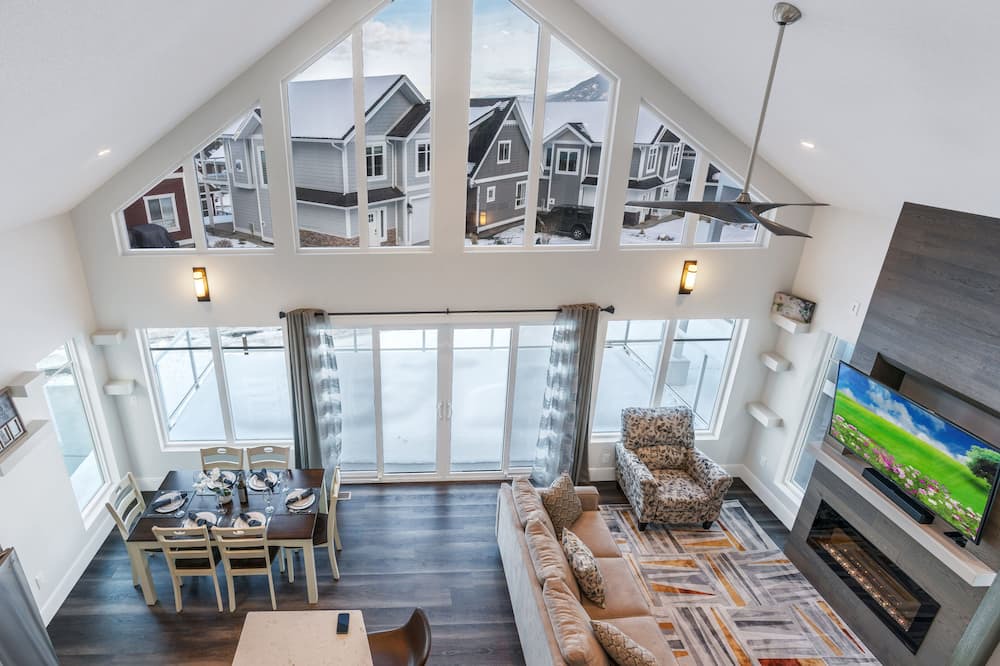 Photo of Livingroom in Central Okanagan