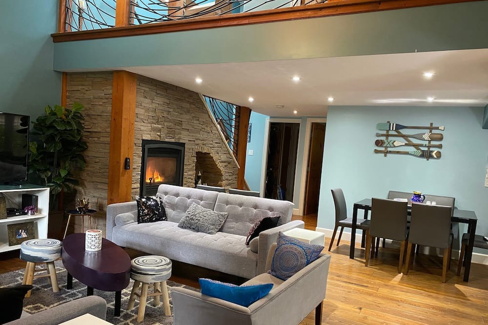 Photo of Livingroom in Cultus Lake