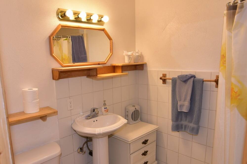 Photo of Bathroom in Deka Lake