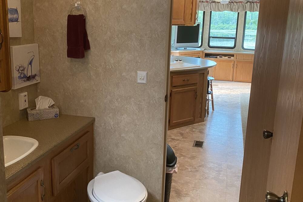 Photo of Bathroom in L'Isle-aux-Allumettes