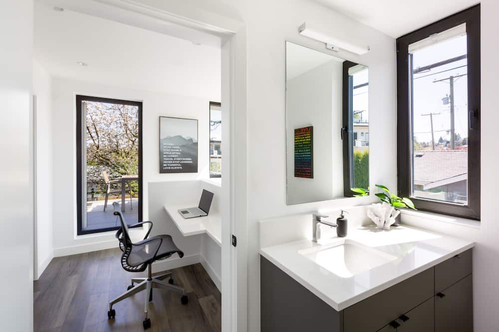Photo of Bedroom in Arbutus Ridge
