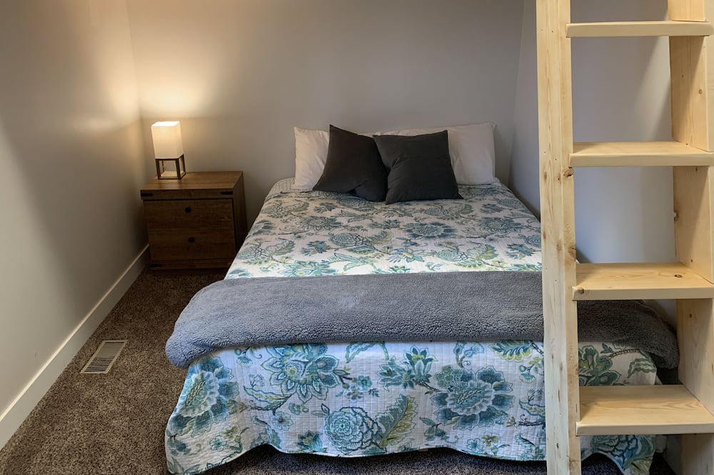 Photo of Bedroom in Maple Creek