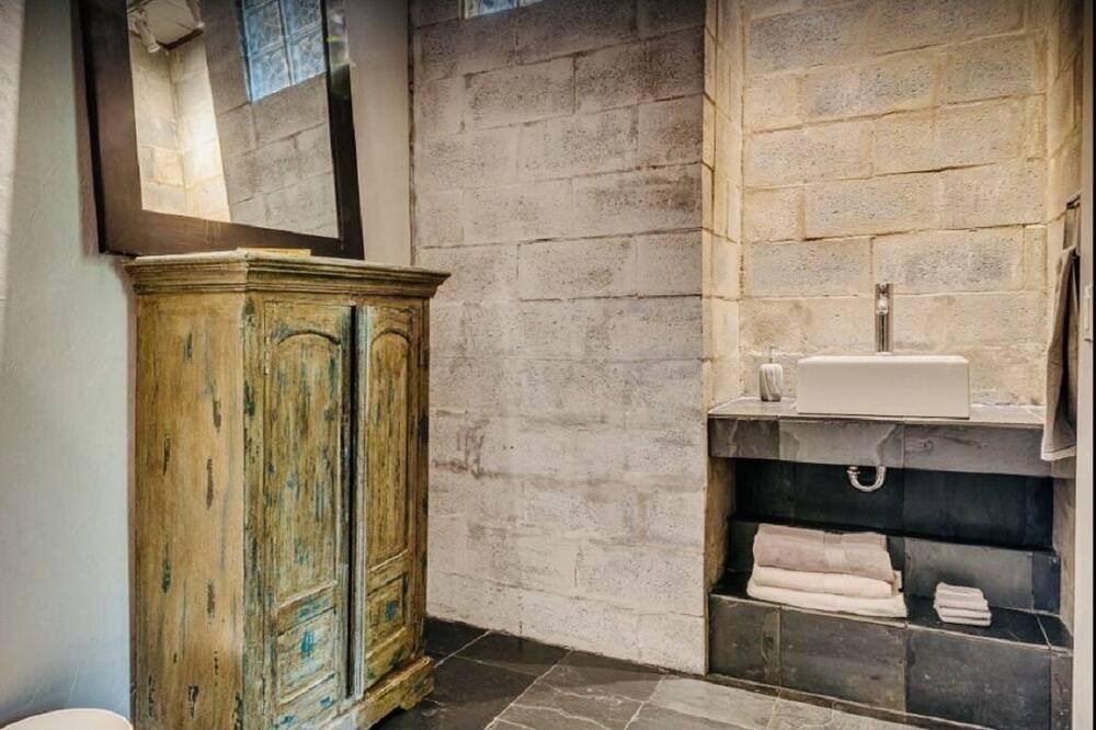 Photo of Bathroom in Saint Donat