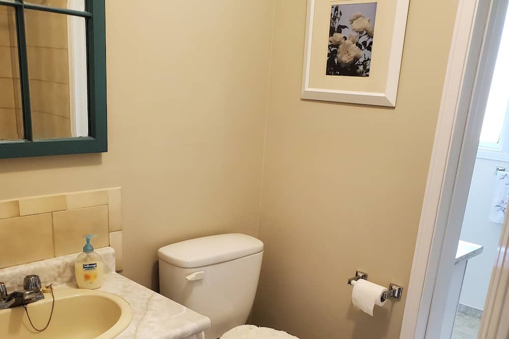 Photo of Bathroom in Tiny