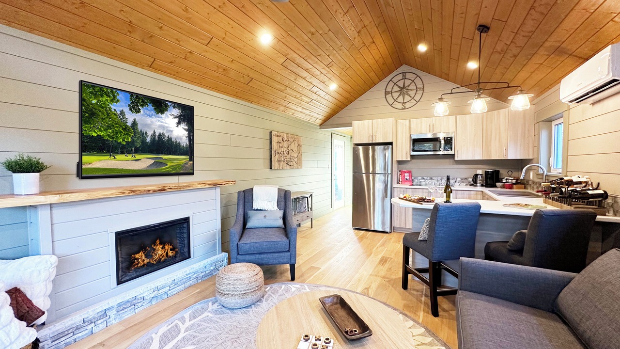 Photo of Livingroom in Courtenay