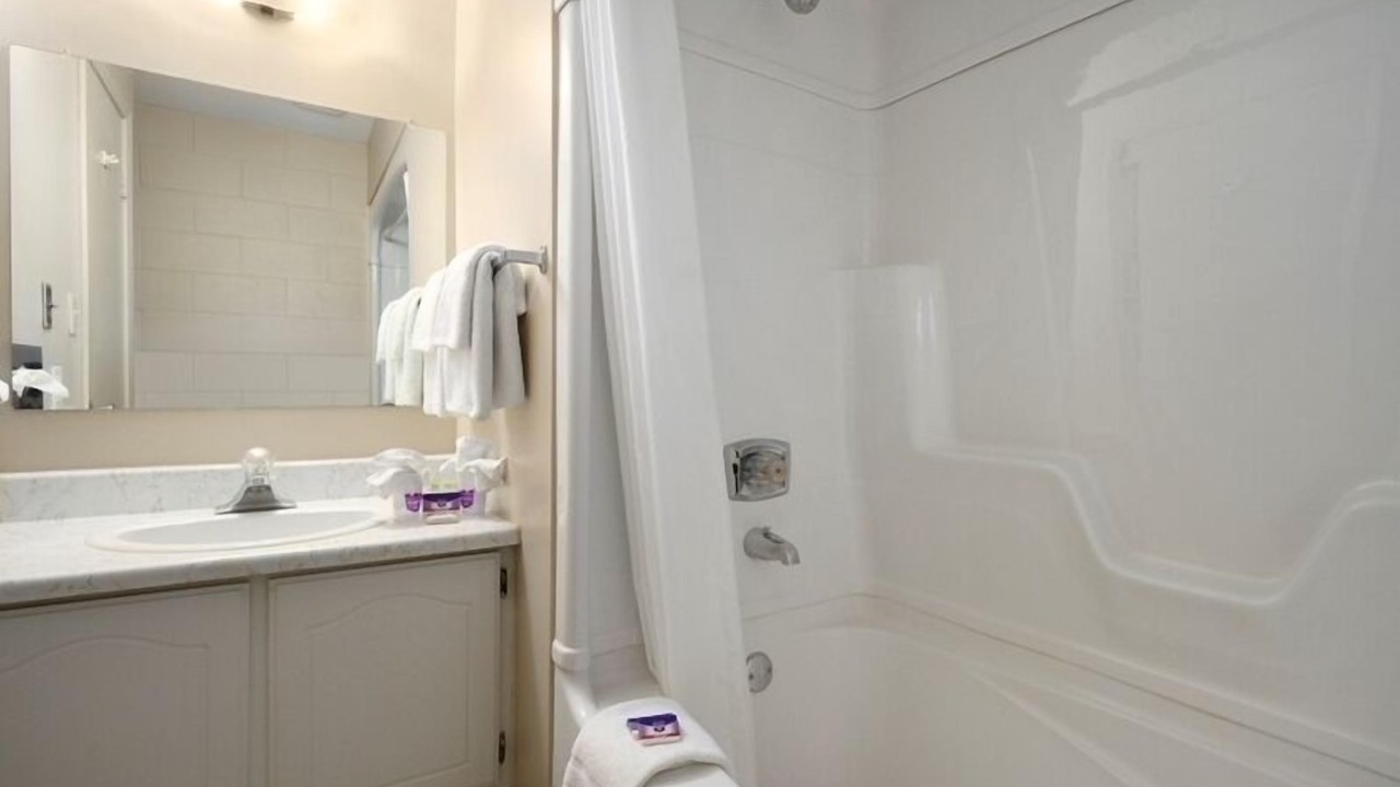 Photo of Bathroom in Kincardine