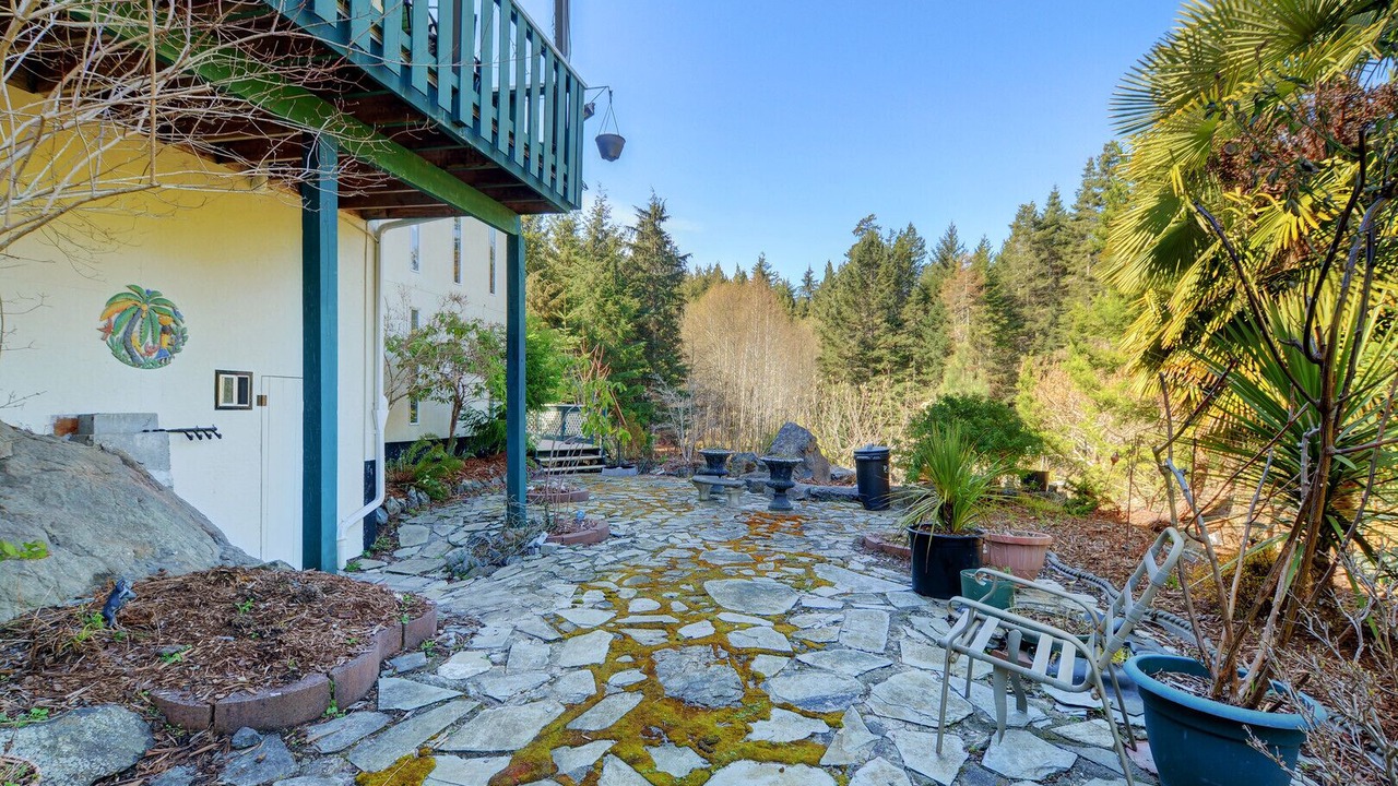 Photo of Patio Balcony in East Sooke
