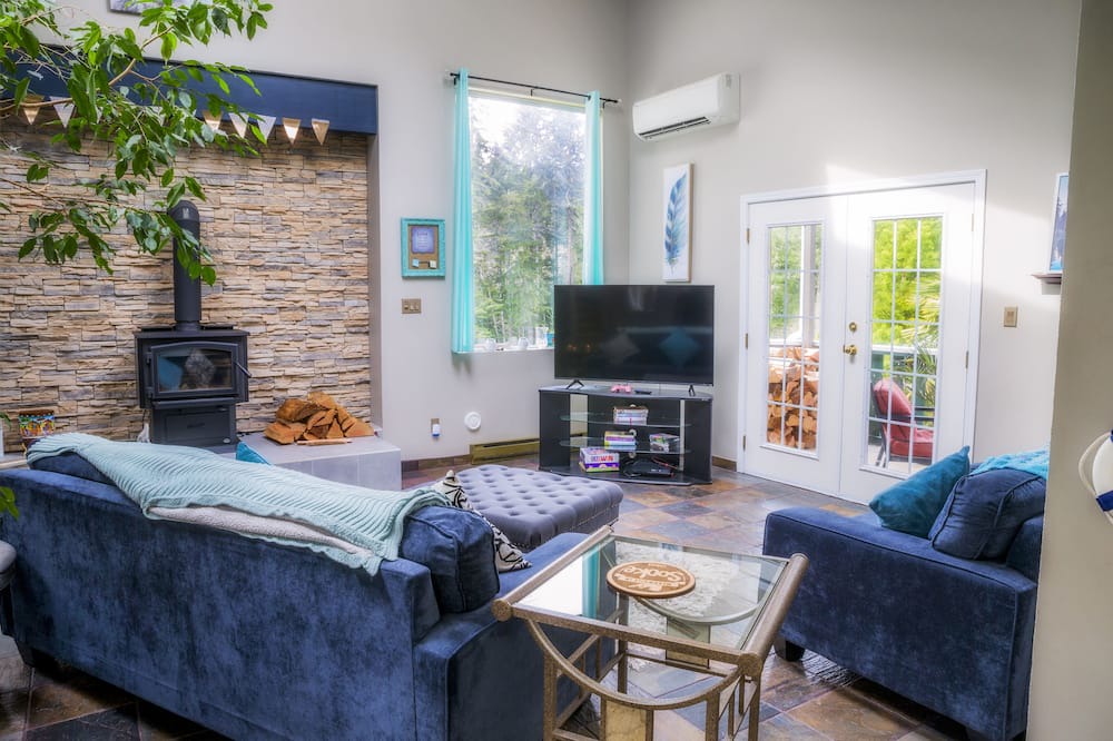Photo of Livingroom in East Sooke