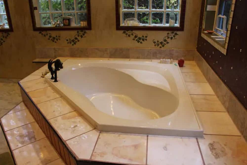 Photo of Bathroom in East Sooke