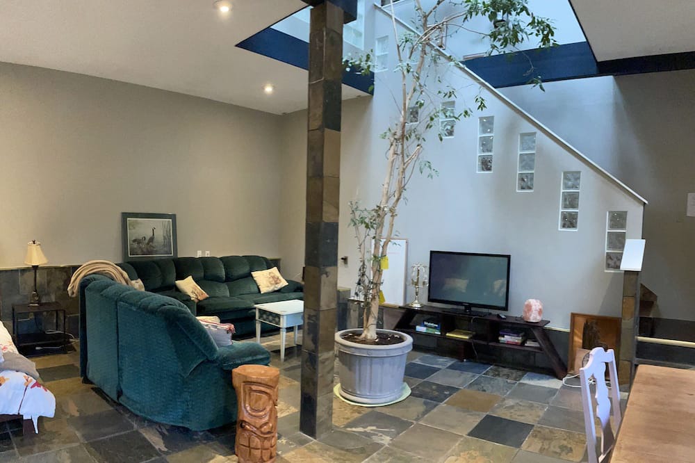 Photo of Livingroom in East Sooke