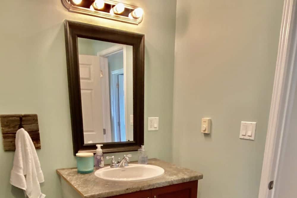 Photo of Bathroom in Stokes Bay