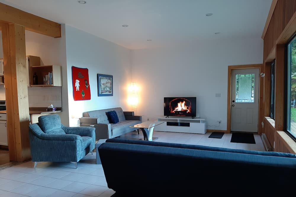 Photo of Livingroom in Metchosin