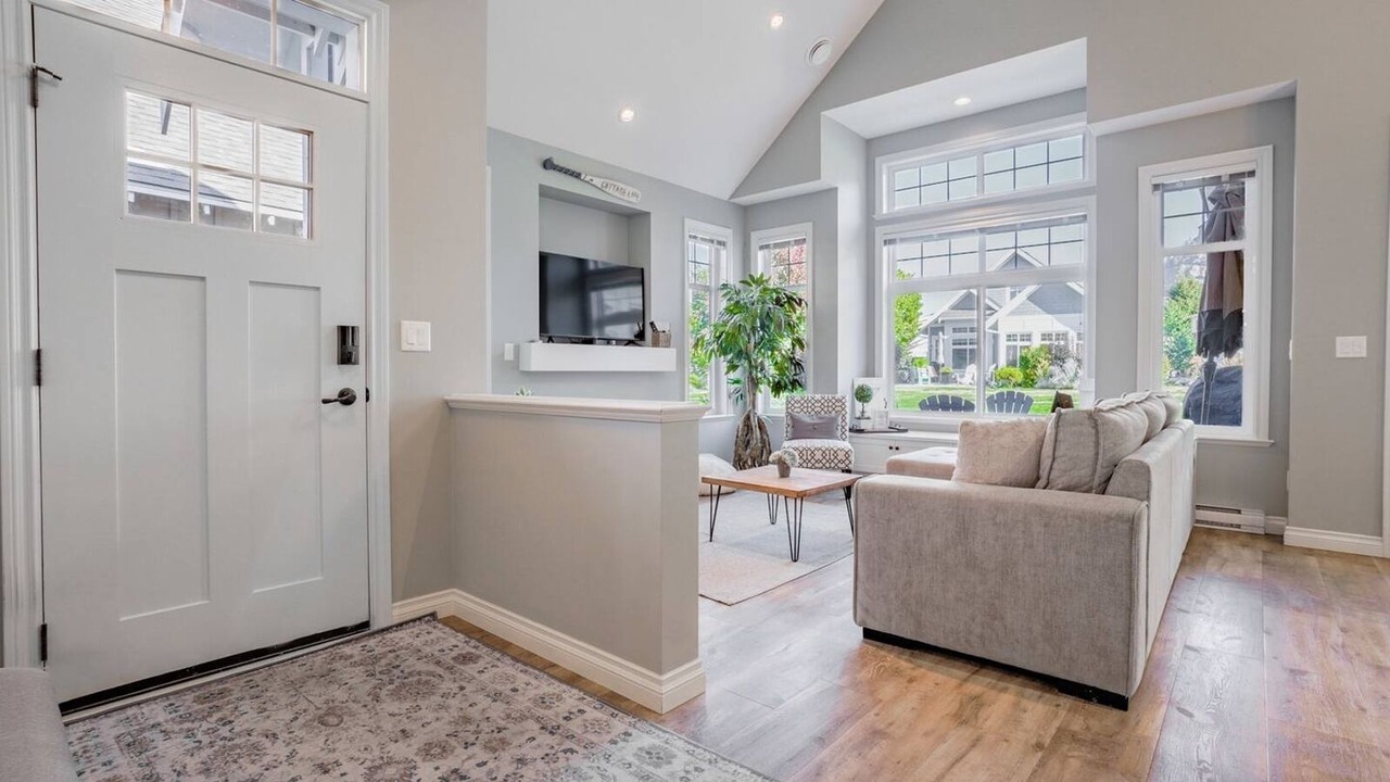 Photo of Livingroom in Okanagan-Similkameen