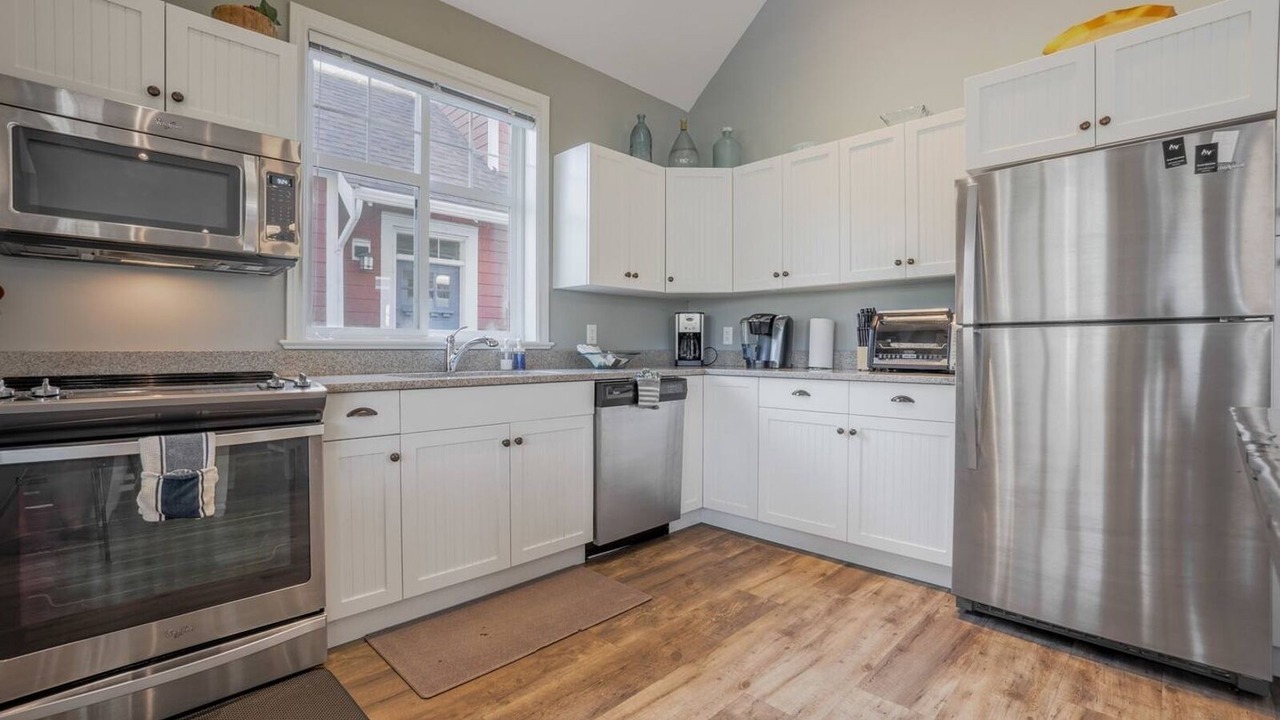 Photo of Kitchen in Okanagan-Similkameen