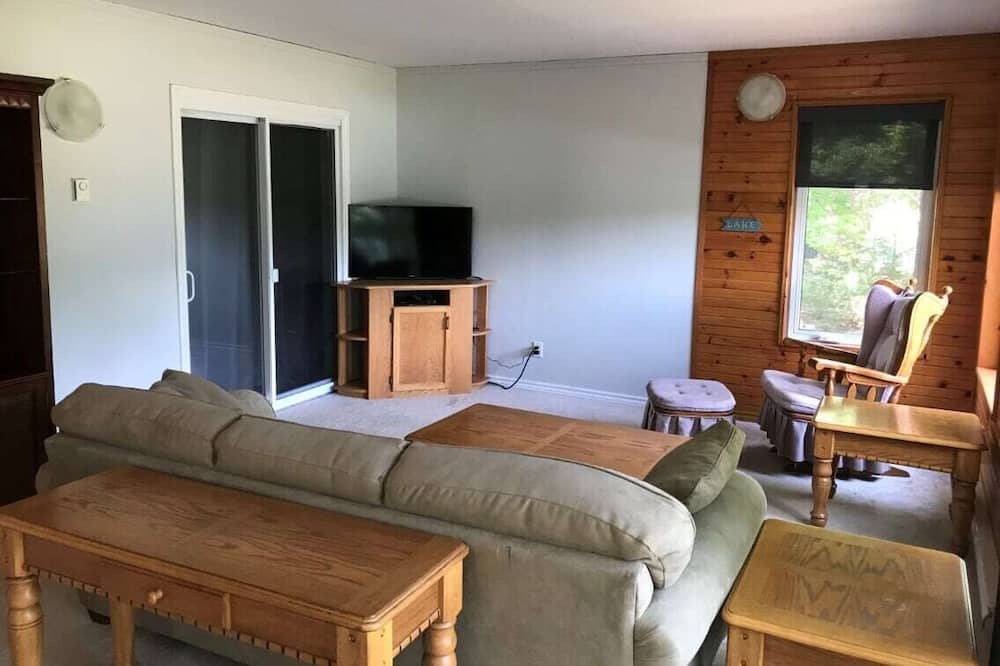 Photo of Livingroom in Dysart et al
