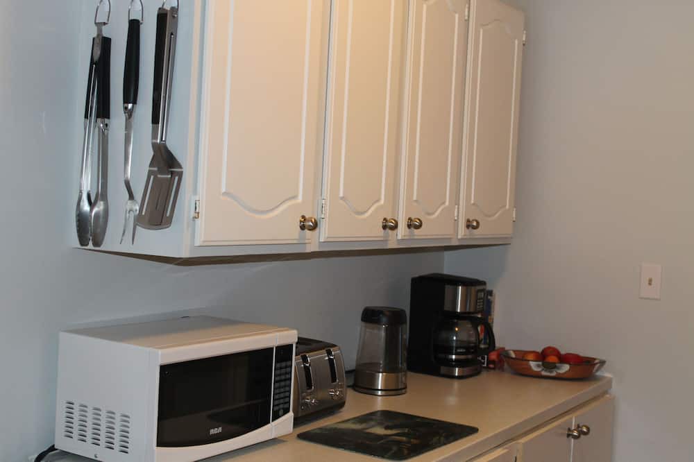 Photo of Kitchen in Dysart et al