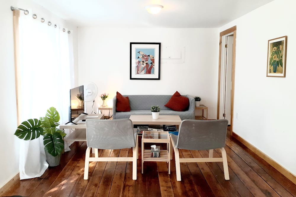 Photo of Livingroom in Milford