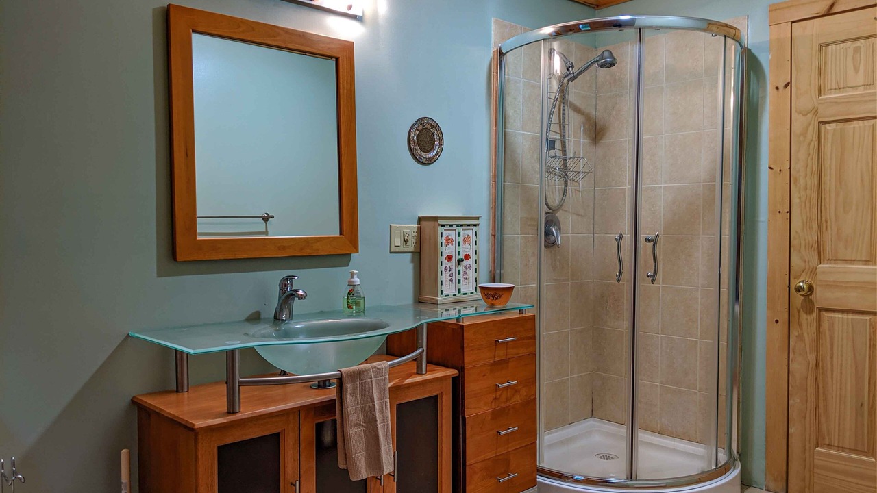 Photo of Bathroom in Les Collines-de-l'Outaouais Regional County Municipality