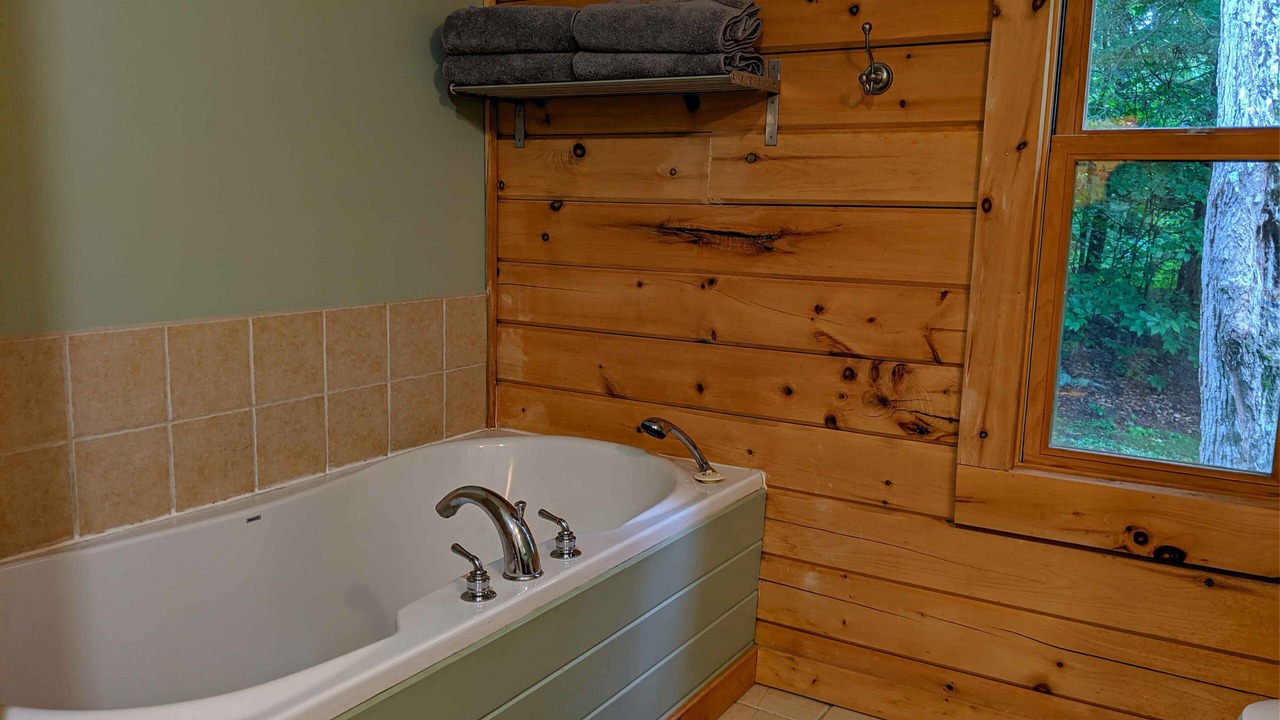 Photo of Bathroom in Les Collines-de-l'Outaouais Regional County Municipality