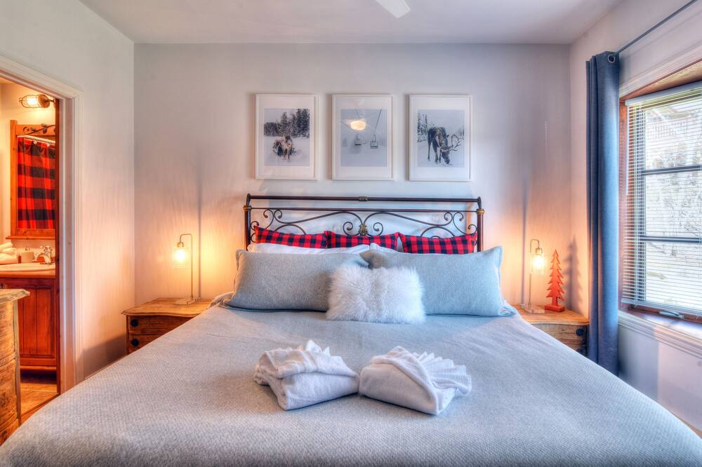 Photo of Bedroom in Mont-Tremblant